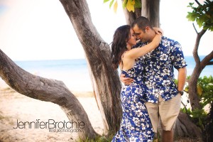 Engagement photo session in Oahu, Hawaii.