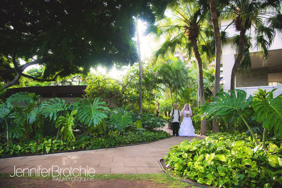 Hawaii Oahu Garden Wedding Maile Hale Koa Hotel Picture Redlands